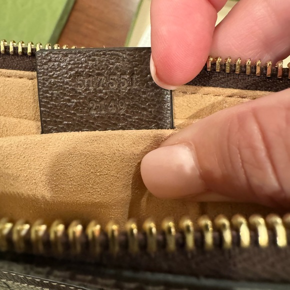 Ophidia Gucci pouch with zipper. Comes with original box. - Picture 3 of 3